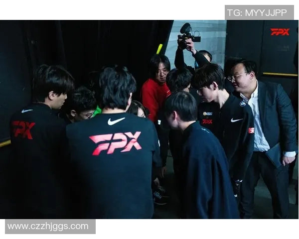 电竞赛事热议FPX实力争议引发玩家热情讨论与关注实时数据
